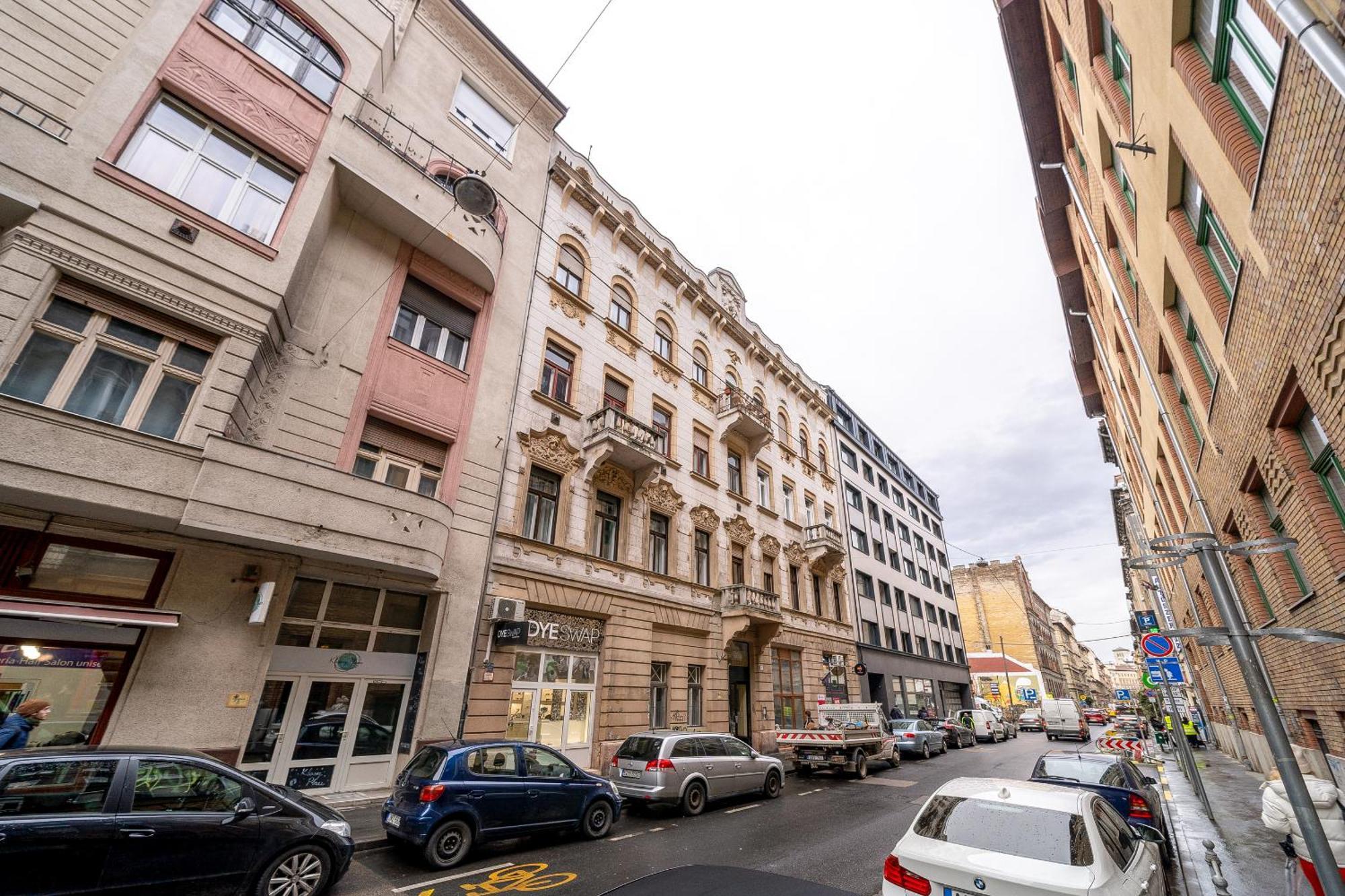 Budapest Magic Blue In Downtown Luaran gambar